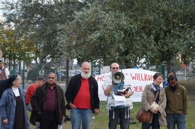 Ordensleute demonstrieren bei einer Mahnwache